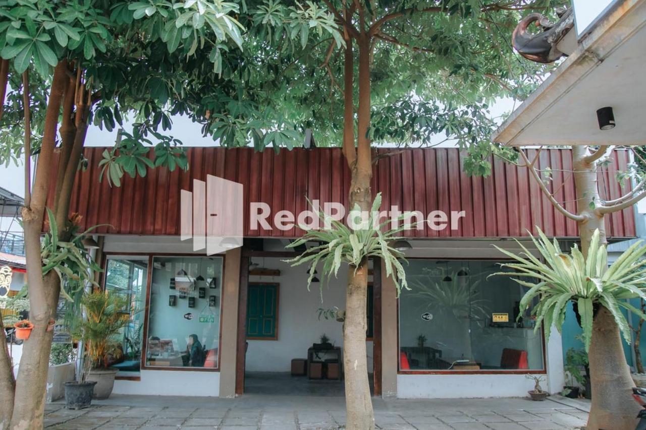 Flamboyan Asri Syariah Mitra Reddoorz Near Kampung Inggris Pare Hotel Luaran gambar