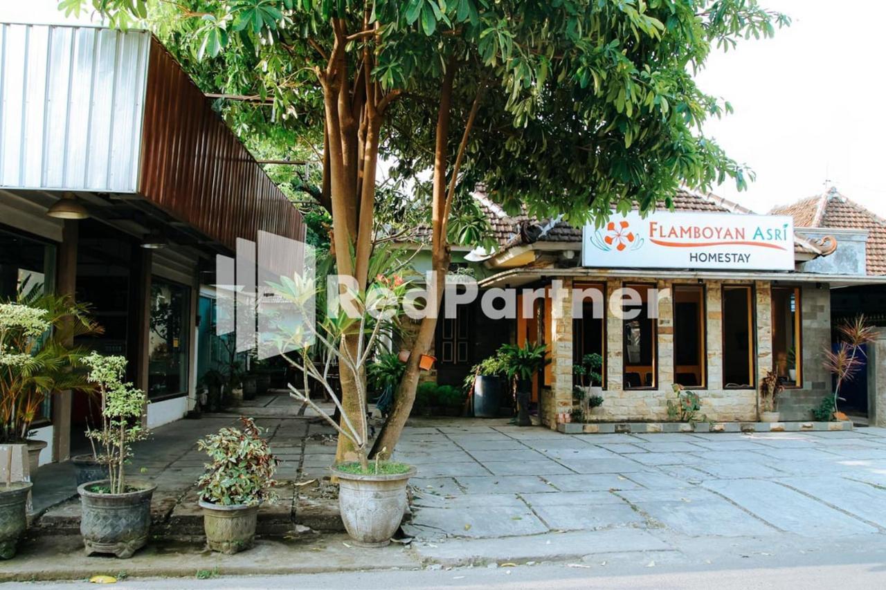 Flamboyan Asri Syariah Mitra Reddoorz Near Kampung Inggris Pare Hotel Luaran gambar