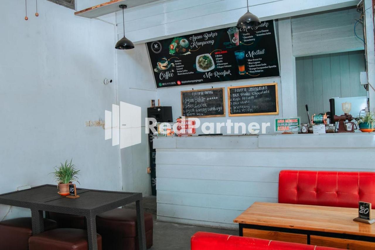 Flamboyan Asri Syariah Mitra Reddoorz Near Kampung Inggris Pare Hotel Luaran gambar